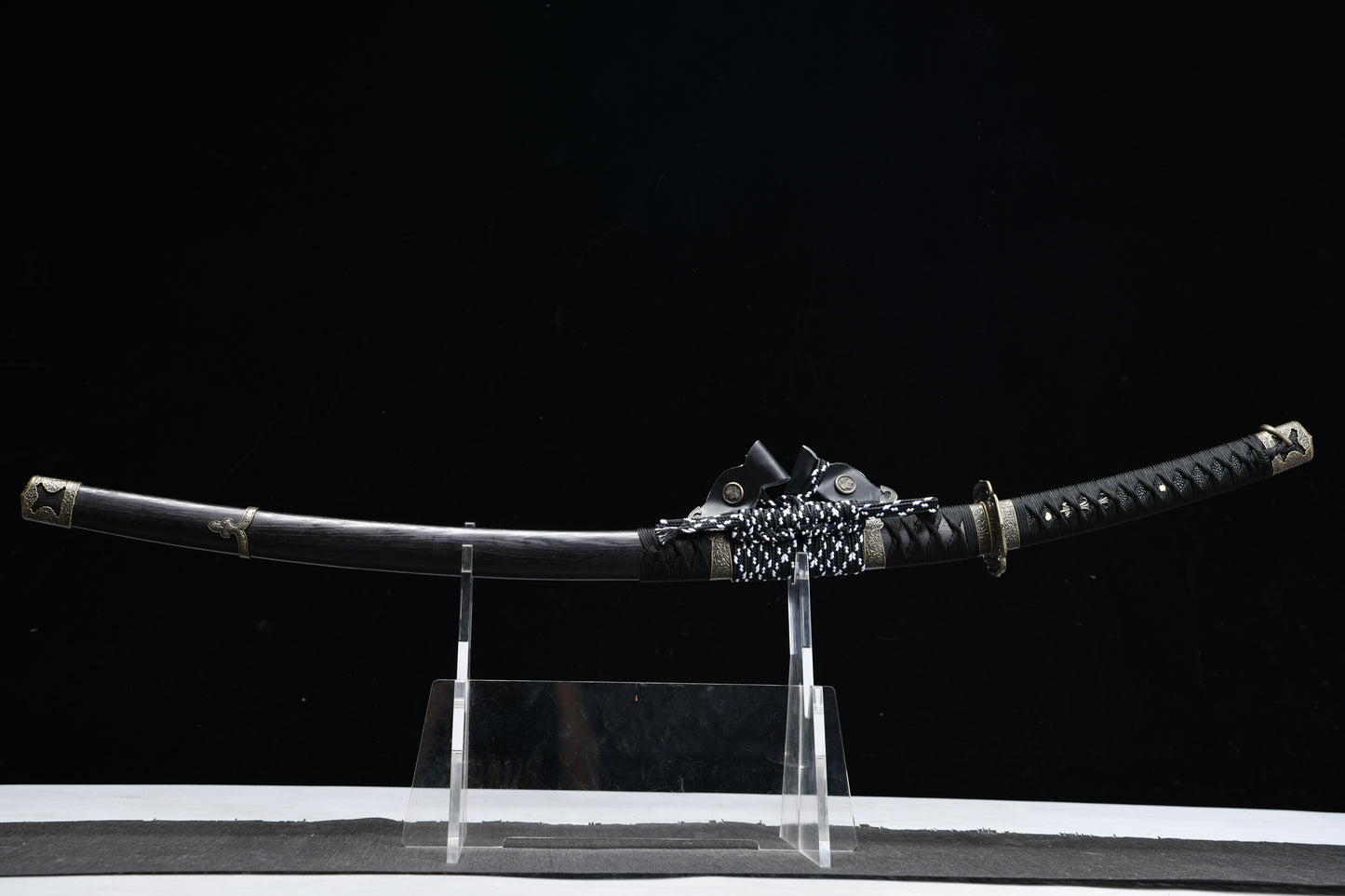 Hand-forged 41-inch high manganese steel, Sharp,polished white-pommel Tachi samurai sword