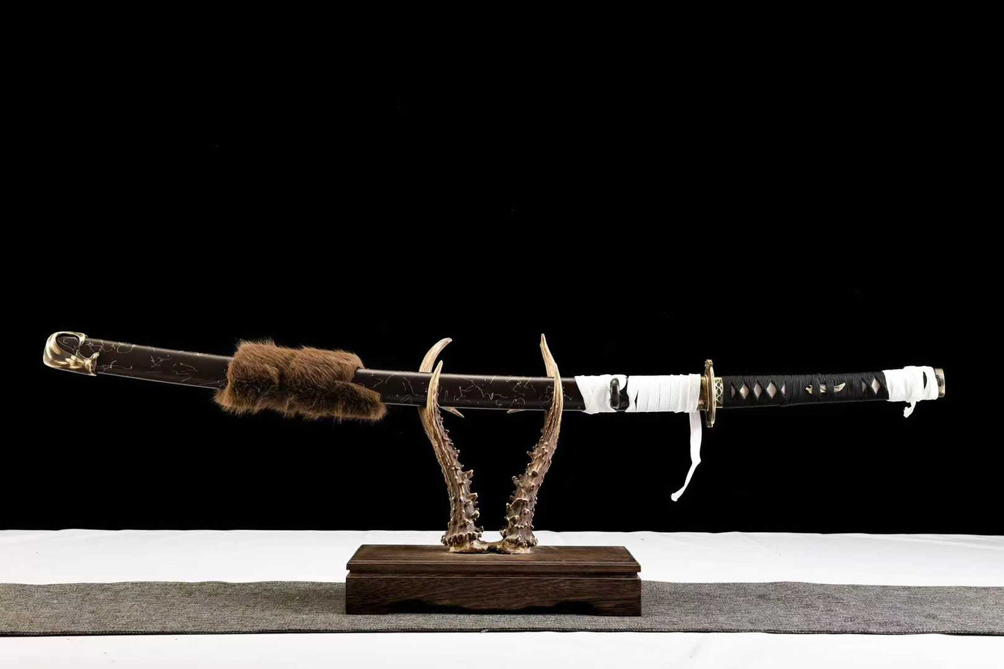 Ghost of Yangti Mountain Dutong Style Lone Wolf, handcrafted T10 steel 41-inch clay-tempered samurai swordGhost of Yangti Mountain, handcrafted T10 steel 41-inch clay-tempered samurai sword