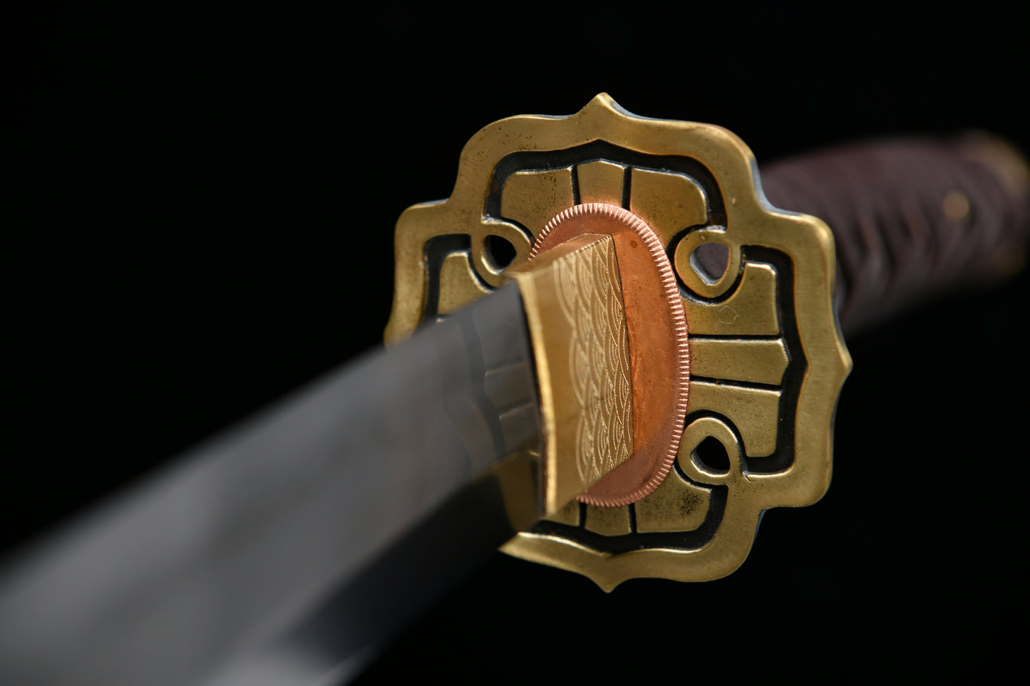 Handmade Long 41-Inch Three-Piece Forged Steel Tachi Samurai Sword — Oda Nobunaga Tachi (Deluxe Edition)