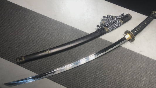 Hand-forged 41-inch high manganese steel, Sharp,polished white-pommel Tachi samurai sword